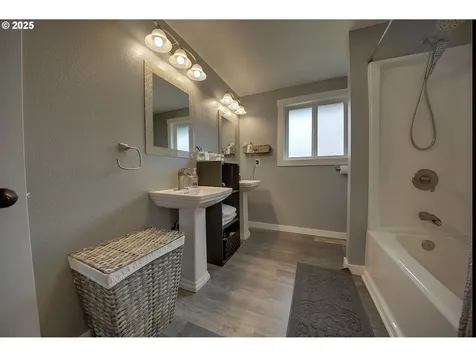 92700 Holly Lane Astoria OR 97103