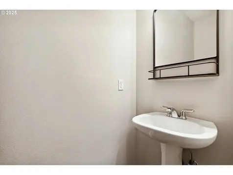 11715 SW 37th Avenue Portland OR 97219
