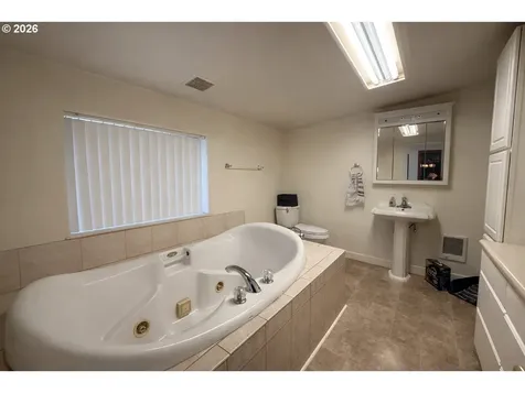 1203 Oak Street Amity OR 97101