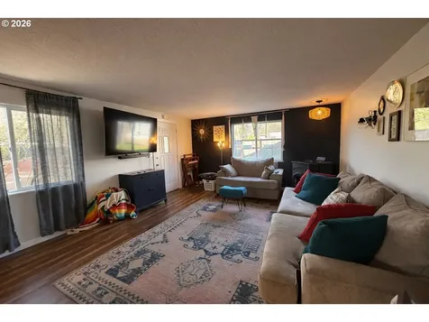 1203 Oak Street Amity OR 97101