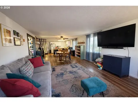 1203 Oak Street Amity OR 97101