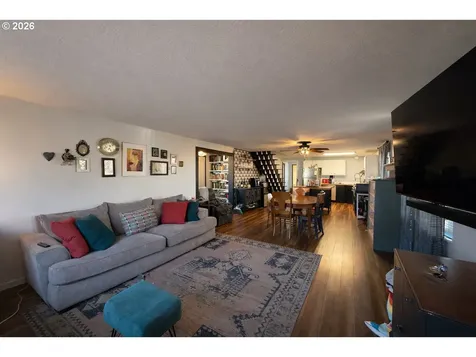 1203 Oak Street Amity OR 97101