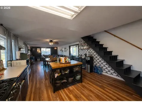 1203 Oak Street Amity OR 97101
