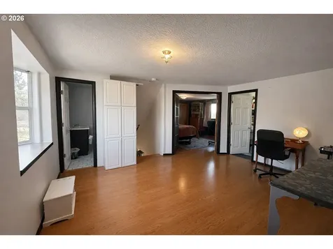 1203 Oak Street Amity OR 97101