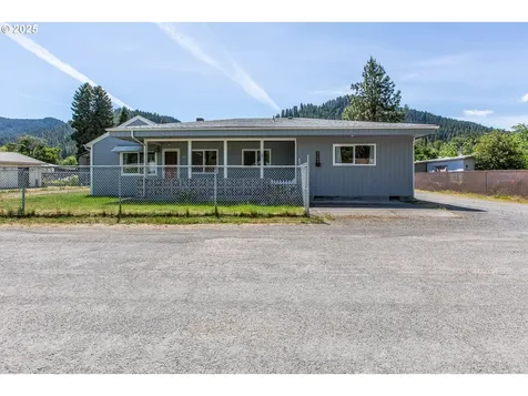 47508 Hansen Street Oakridge OR 97463