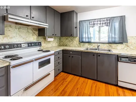 47508 Hansen Street Oakridge OR 97463