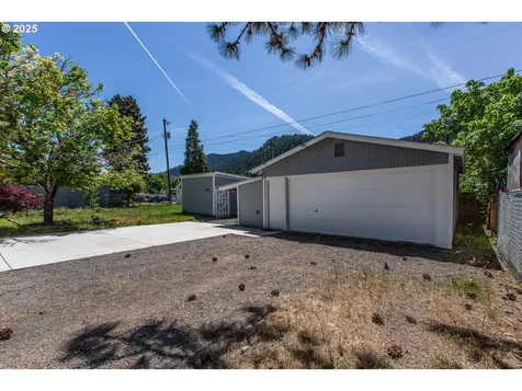 47508 Hansen Street Oakridge OR 97463