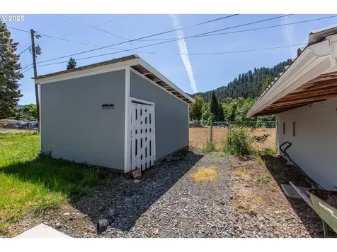 47508 Hansen Street Oakridge OR 97463
