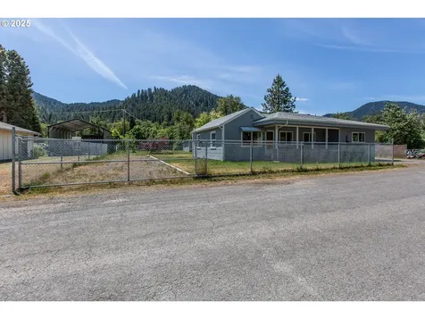 47508 Hansen Street Oakridge OR 97463