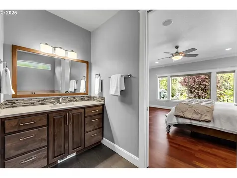 669 W T Street Washougal WA 98671
