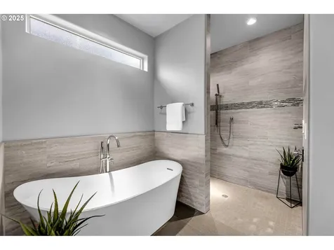 669 W T Street Washougal WA 98671