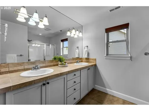 669 W T Street Washougal WA 98671