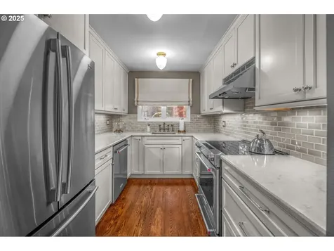 2425 SW 19th Avenue Portland OR 97201