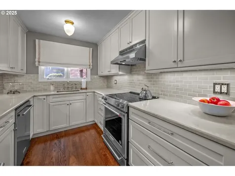 2425 SW 19th Avenue Portland OR 97201