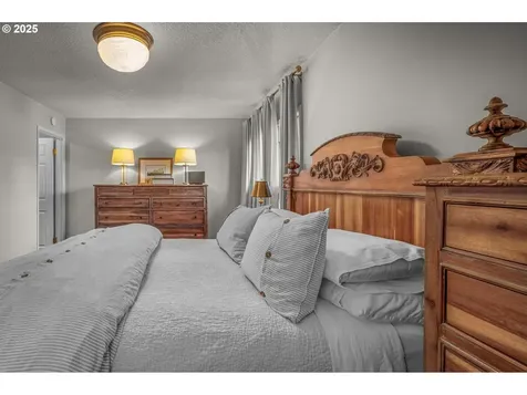 2425 SW 19th Avenue Portland OR 97201