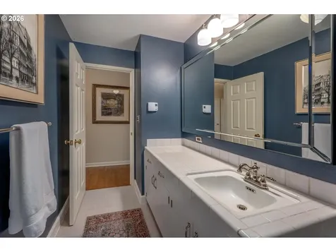 2425 SW 19th Avenue Portland OR 97201
