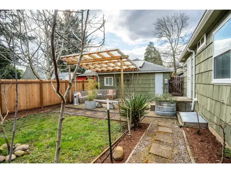 9020 SE Duke Street Portland OR 97266