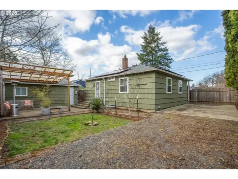 9020 SE Duke Street Portland OR 97266