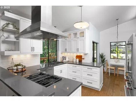 6426 SW Burlingame Place Portland OR 97239