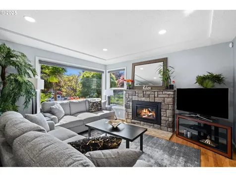 53 SE 74th Avenue Portland OR 97215