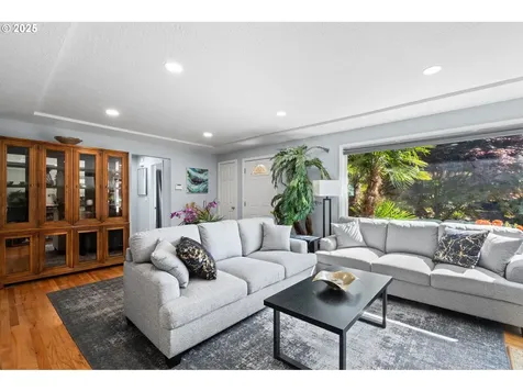 53 SE 74th Avenue Portland OR 97215
