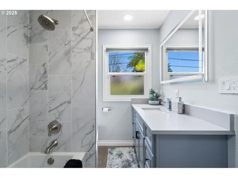 53 SE 74th Avenue Portland OR 97215
