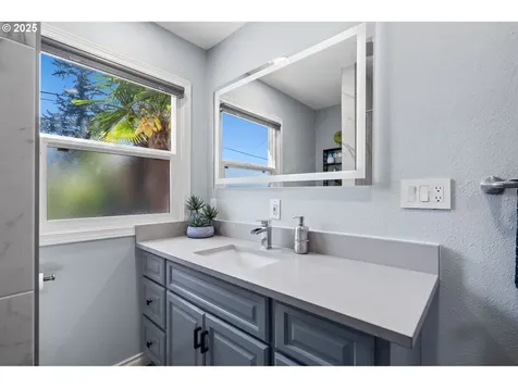 53 SE 74th Avenue Portland OR 97215