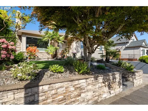 53 SE 74th Avenue Portland OR 97215