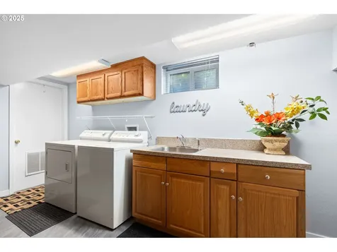 53 SE 74th Avenue Portland OR 97215