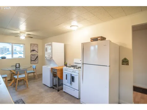 1418 SE Micelli Street Roseburg OR 97470