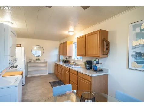 1418 SE Micelli Street Roseburg OR 97470