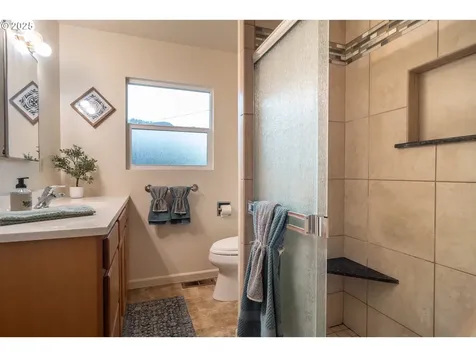 1418 SE Micelli Street Roseburg OR 97470