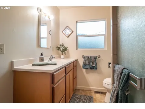 1418 SE Micelli Street Roseburg OR 97470