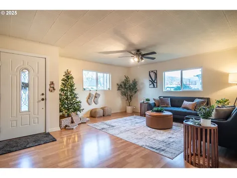 1418 SE Micelli Street Roseburg OR 97470