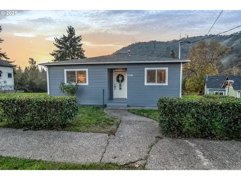 1418 SE Micelli Street Roseburg OR 97470