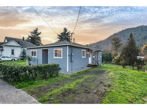 1418 SE Micelli Street Roseburg OR 97470