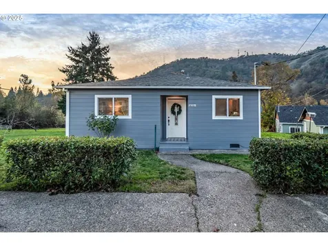 1418 SE Micelli Street Roseburg OR 97470