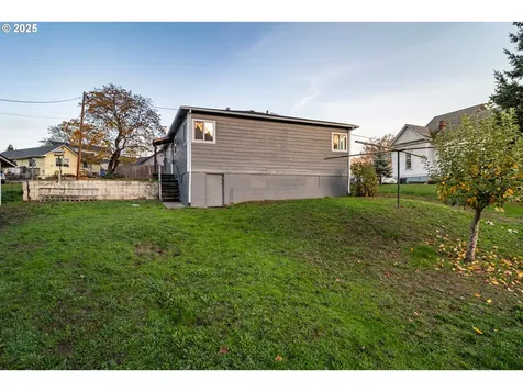1418 SE Micelli Street Roseburg OR 97470