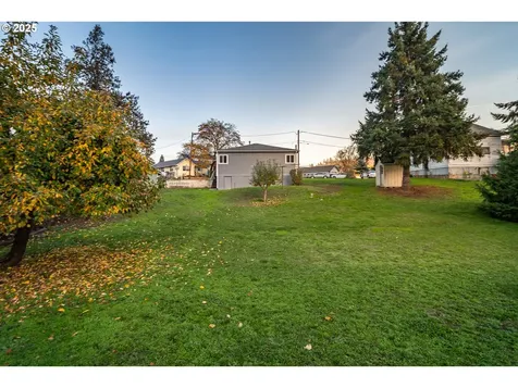 1418 SE Micelli Street Roseburg OR 97470