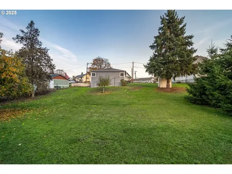 1418 SE Micelli Street Roseburg OR 97470