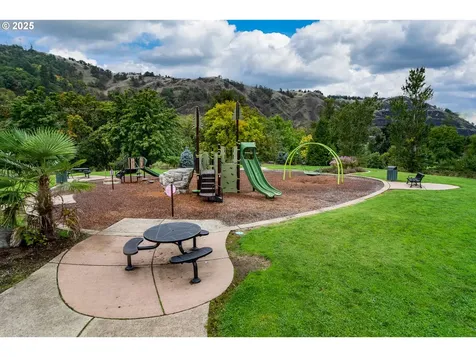1418 SE Micelli Street Roseburg OR 97470