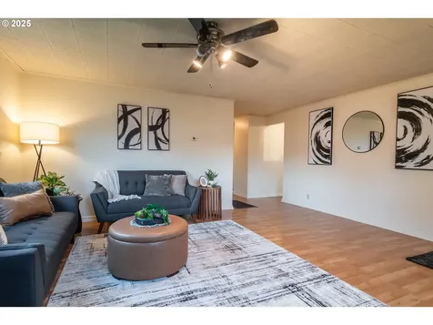 1418 SE Micelli Street Roseburg OR 97470
