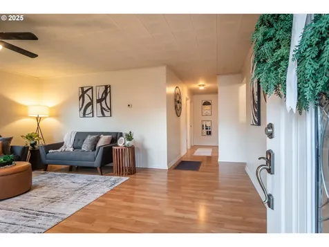 1418 SE Micelli Street Roseburg OR 97470