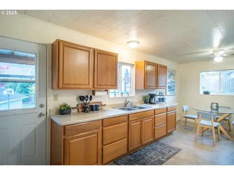 1418 SE Micelli Street Roseburg OR 97470
