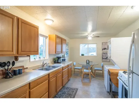 1418 SE Micelli Street Roseburg OR 97470