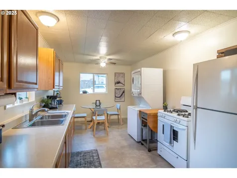 1418 SE Micelli Street Roseburg OR 97470
