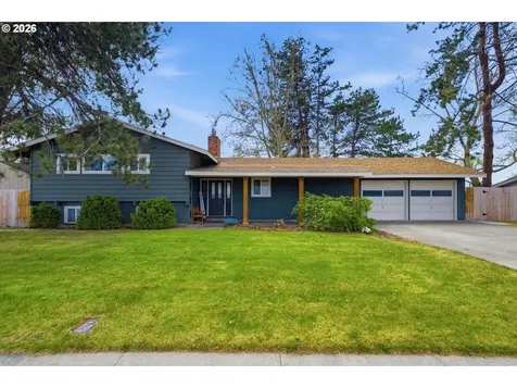 825 W Ridgeway Avenue Hermiston OR 97838