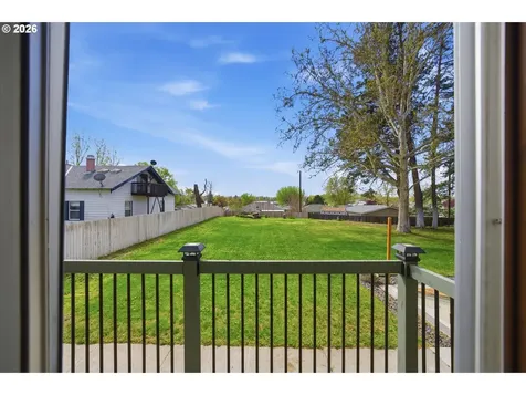 825 W Ridgeway Avenue Hermiston OR 97838