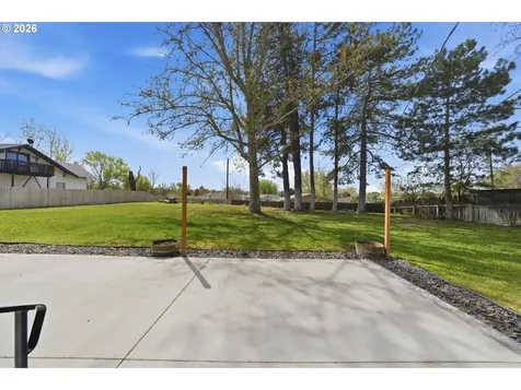 825 W Ridgeway Avenue Hermiston OR 97838