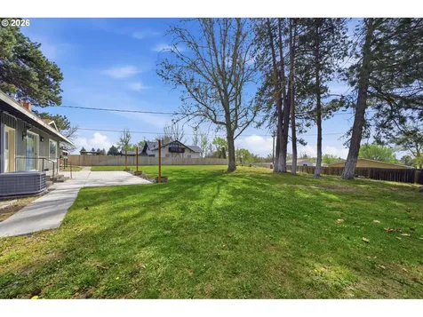 825 W Ridgeway Avenue Hermiston OR 97838